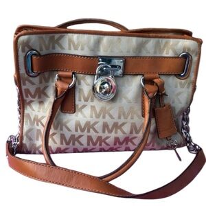 Michael Kors Hamilton monogram Purse 9/10 bag shoulder